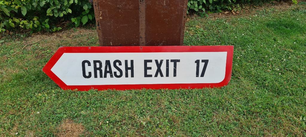 Crash exit 17 verkeersbord mancave, Ophalen