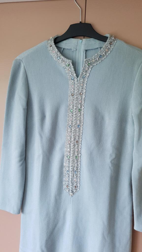 Pastelblauwe jurk , versierd met Fonkelende Parels, Ophalen of Verzenden, Zo goed als nieuw, Maat 42/44 (L), Blauw