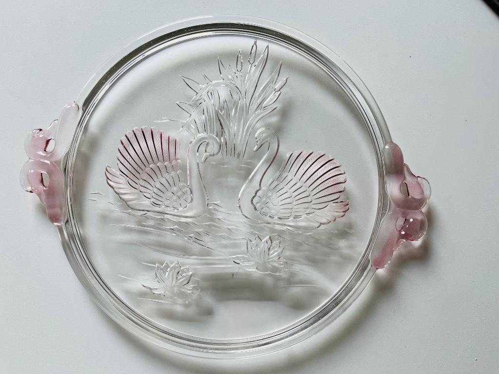 Taartschotel met zwanen -Waltherglas Schwanensee, Antiquités & Art, Antiquités | Verre & Cristal, Enlèvement ou Envoi