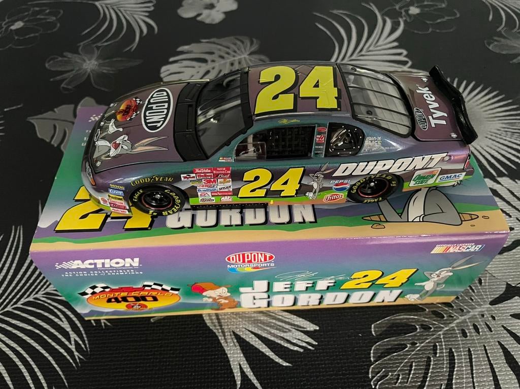 NASCAR 1/24 Chevrolet Jeff Gordon 2001 Dupont Looney Tunes, Enlèvement ou Envoi