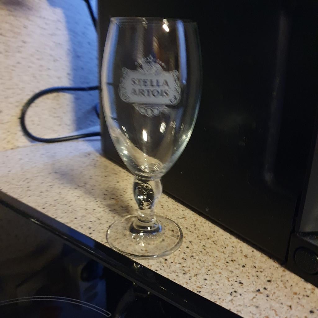 Stella glazen op voed., Ophalen of Verzenden, Zo goed als nieuw