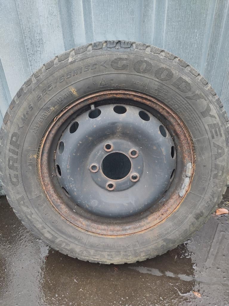 winterband 225/65 R 16C Goodyear, Auto-onderdelen, Banden en Velgen, Ophalen, Banden en Velgen, Winterbanden, 225 mm