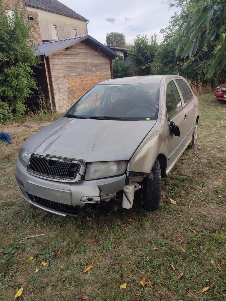 Skoda Fabia 12i is neergestort, Auto's, Skoda, Voorwielaandrijving, Stof, Zwart, 1199 cc