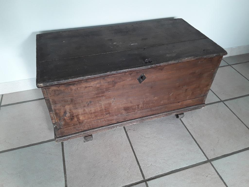 Ancien coffre de menuisier en bois L 85 l 43 h37, Enlèvement