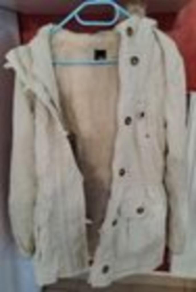 Manteau femme, Enlèvement