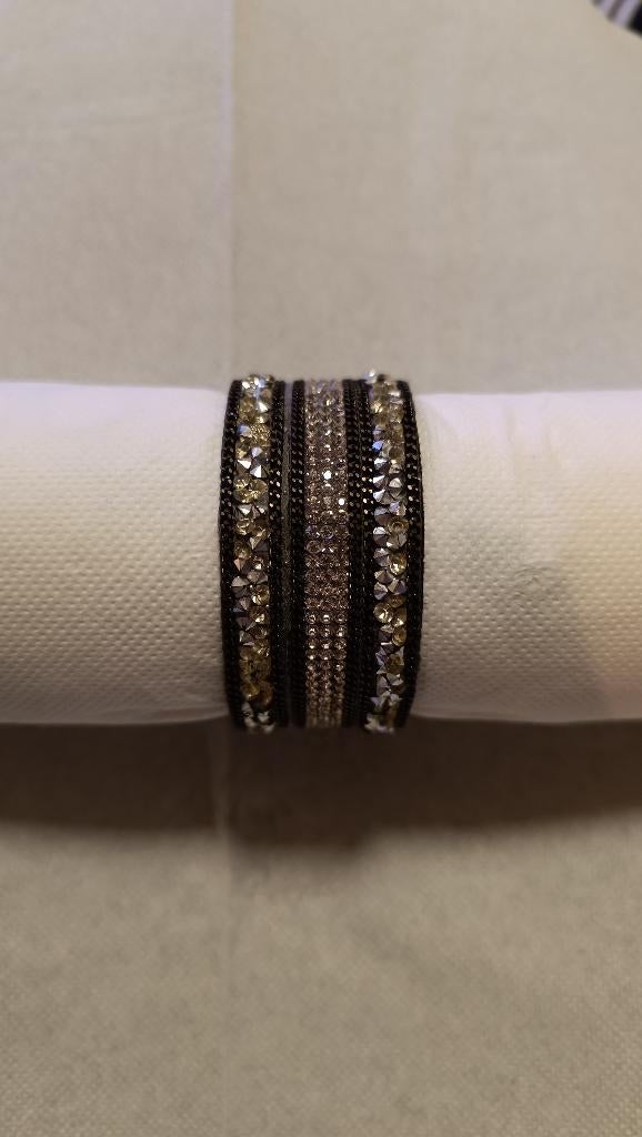 Strass armband van 19 cm lang.  🤩, Handtassen en Accessoires, Armbanden, Zwart, Kunststof of Plastic, Ophalen of Verzenden, Zo goed als nieuw