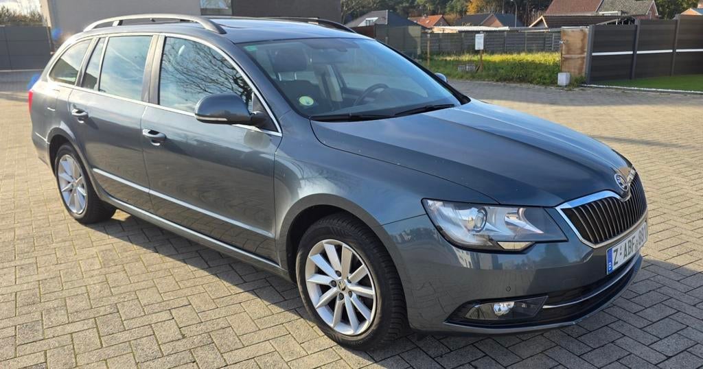 Skoda Superb 1.6TDi Automaat, Auto's, Skoda, Automaat, Euro 5, Bedrijf, Superb