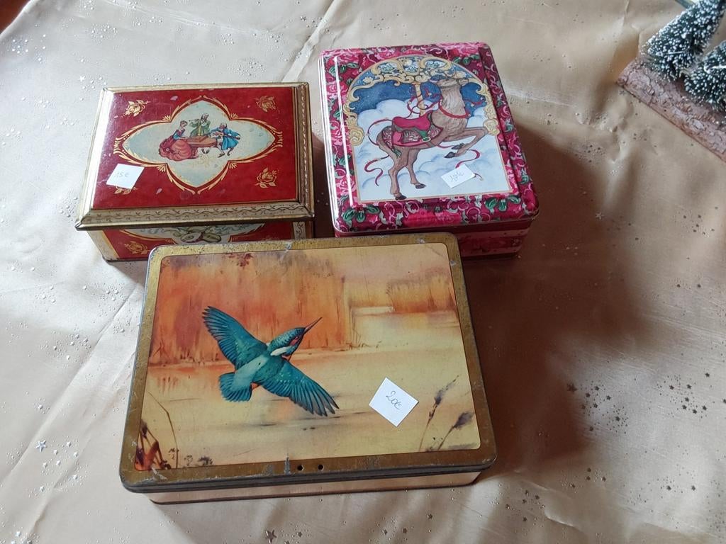 4 boîtes en métal anciennes. Voir prix sur photos, Enlèvement ou Envoi, Utilisé, Biscuits, Autres marques