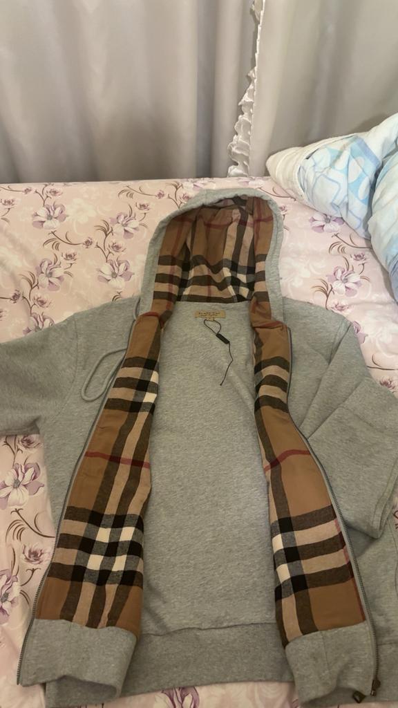 Burberry vest, Contacten en Berichten, Man zoekt Man