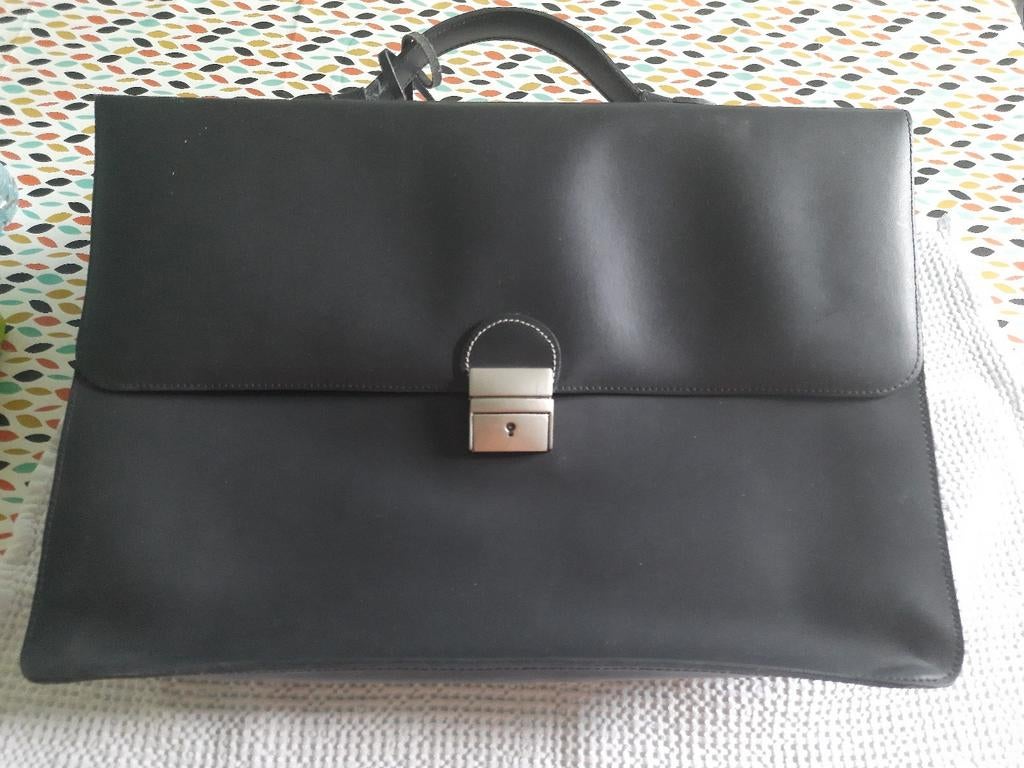 SERVIETTE EN CUIR VÉRITABLE NOIR * NEUF *JAMAIS UTILISé*, Neuf, Cuir, 30 à 40 cm, Enlèvement