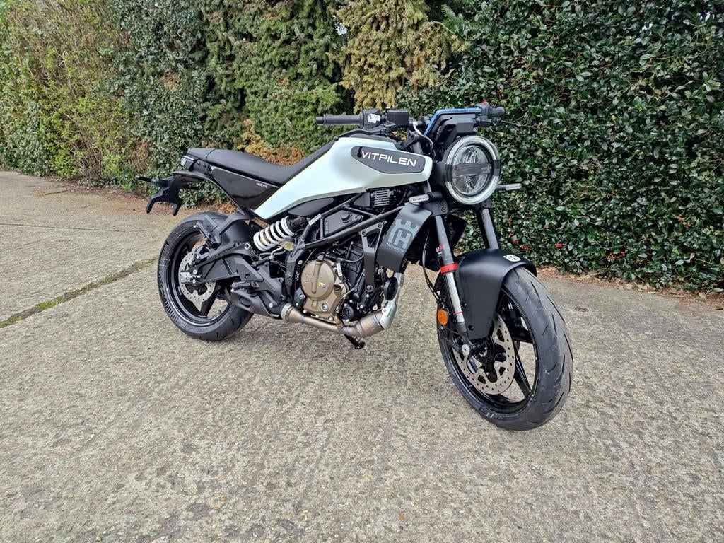 Husqvarna vitpilen 125 & 401 2024 uit stock leverbaar, Bedrijf, 1 cilinder, Naked bike