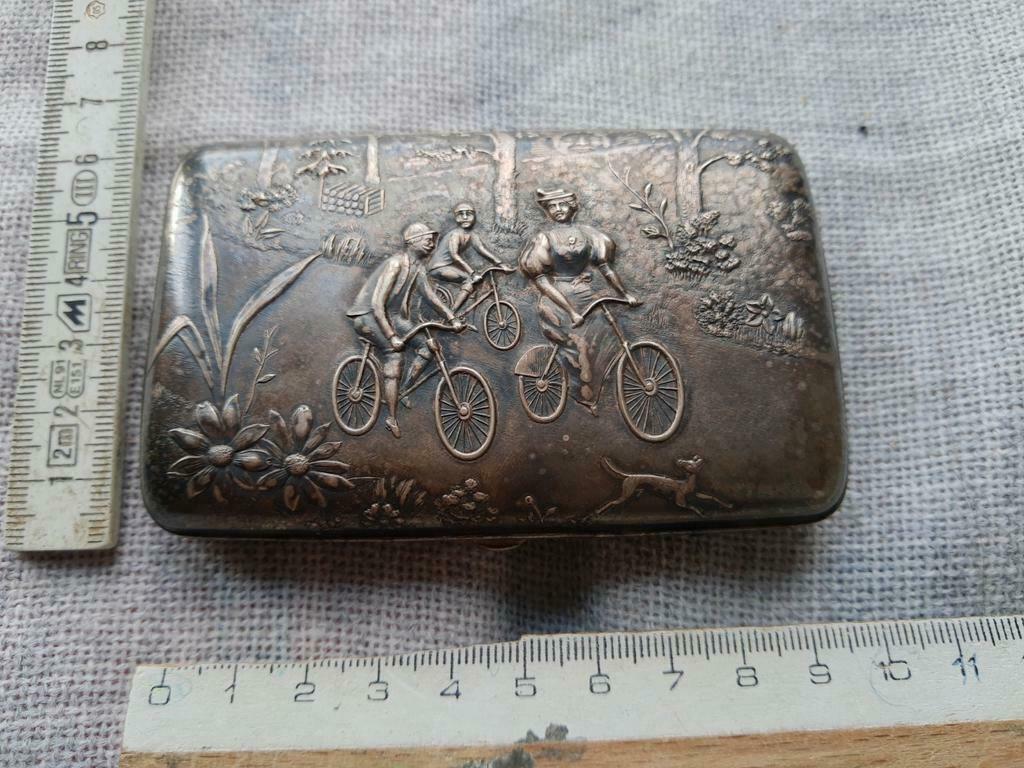 Boîte à tabac avec cyclistes, Enlèvement ou Envoi, Comme neuf