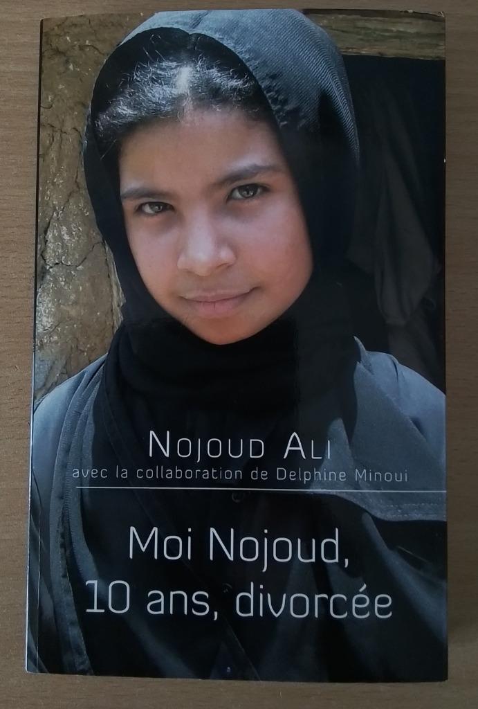 LIVRE"MOI NOJOUD 10 ANS DIVORCEE", Enlèvement ou Envoi, Comme neuf, NOJOUD ALI, Autre