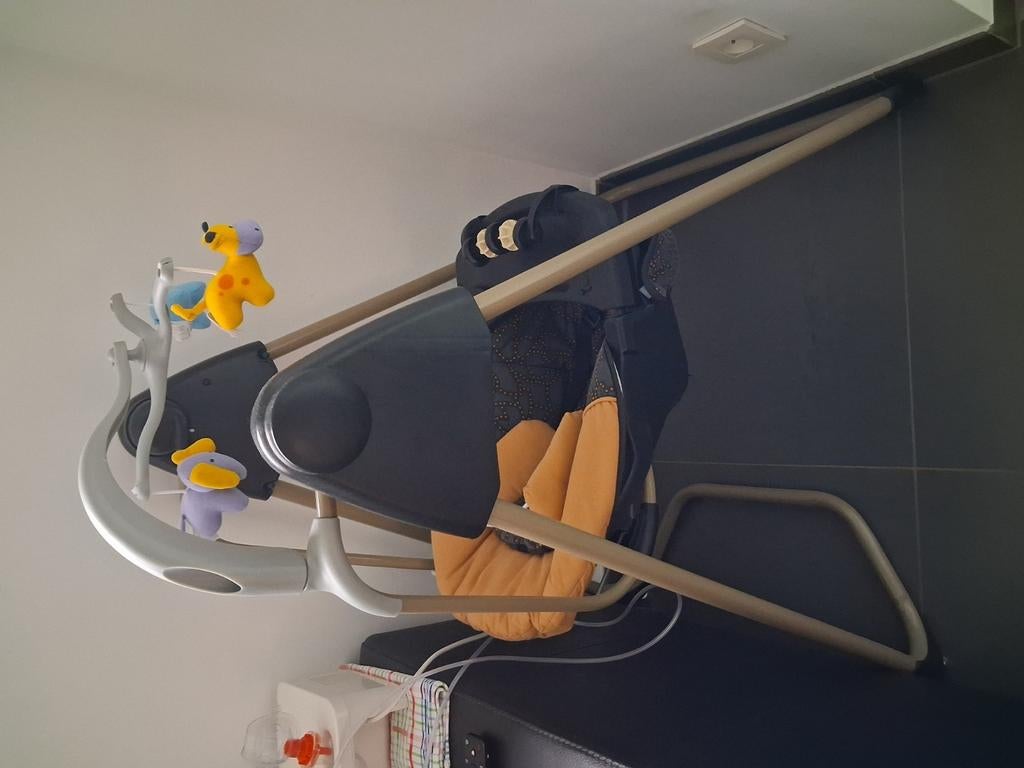 Baby schommelstoel op batterijen, Ophalen of Verzenden, Gebruikt