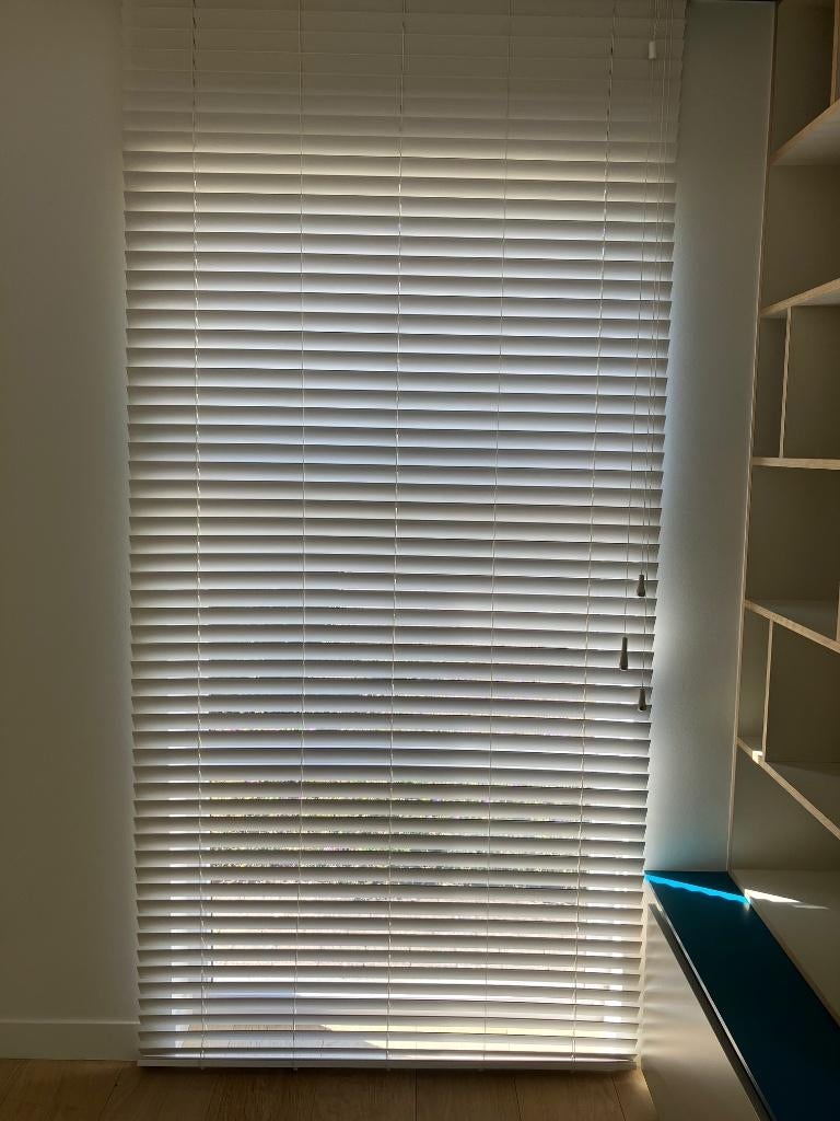 Twee houten horizontale optrekjaloezieën (Copahome), Huis en Inrichting, Ophalen, Zo goed als nieuw, Wit