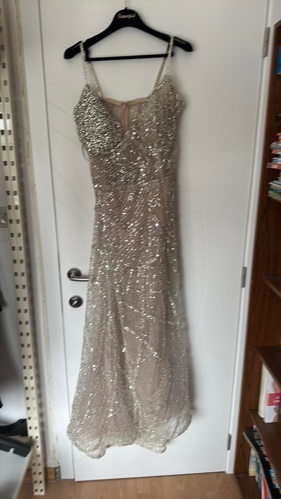 Robe de cérémonie, Enlèvement ou Envoi, Comme neuf