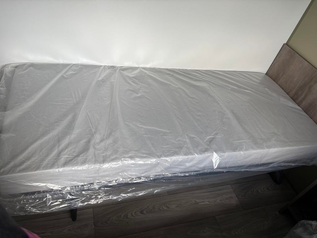 Nieuw eenpersoonsbed met bijhorende matras, Neuf, 90 cm, Une personne, Enlèvement