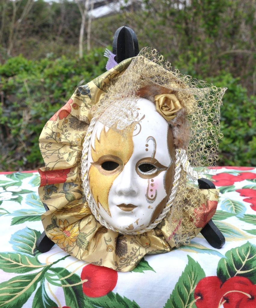 masque venitien decoratif en faience et tissu doré, Enlèvement ou Envoi, Utilisé