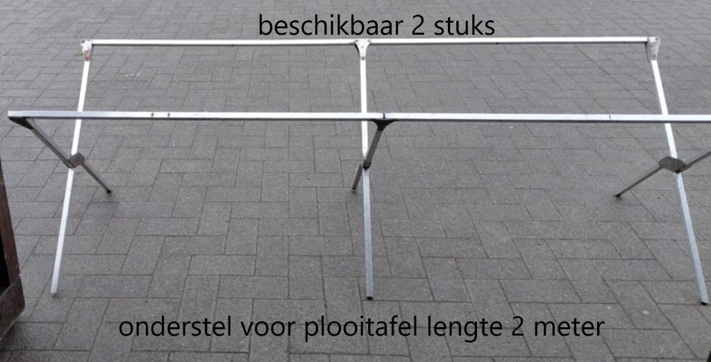 2 tafels in metaal plooibaar ideaal voor marktkramers, Ophalen, Gebruikt, Metaal, 50 tot 75 cm