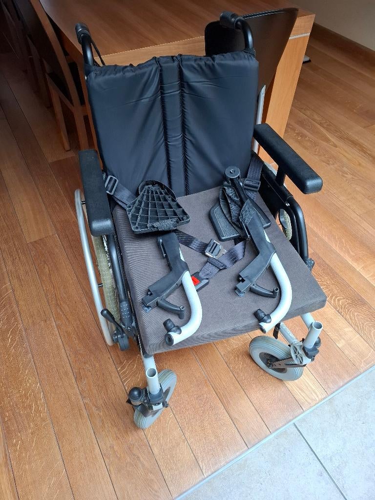 Rolstoel in perfecte staat merk Breezy, Ophalen, Inklapbaar, Zo goed als nieuw, Duwrolstoel