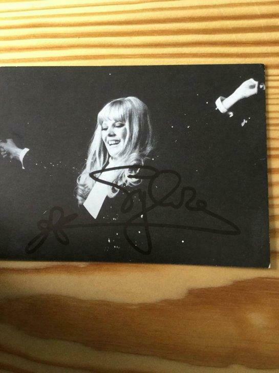 Handtekening van Sylvie Vartan, Enlèvement, Utilisé
