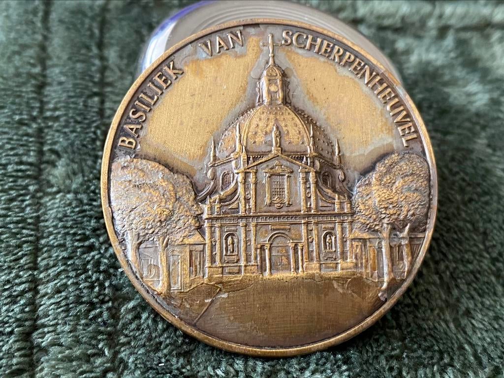Basiliek van Scherpenheuvel 🪙 ø50mm, Ophalen of Verzenden, Overige materialen