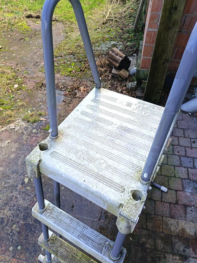 Échelle de sécurité pour piscine INTEX, Enlèvement, Utilisé, Échelle
