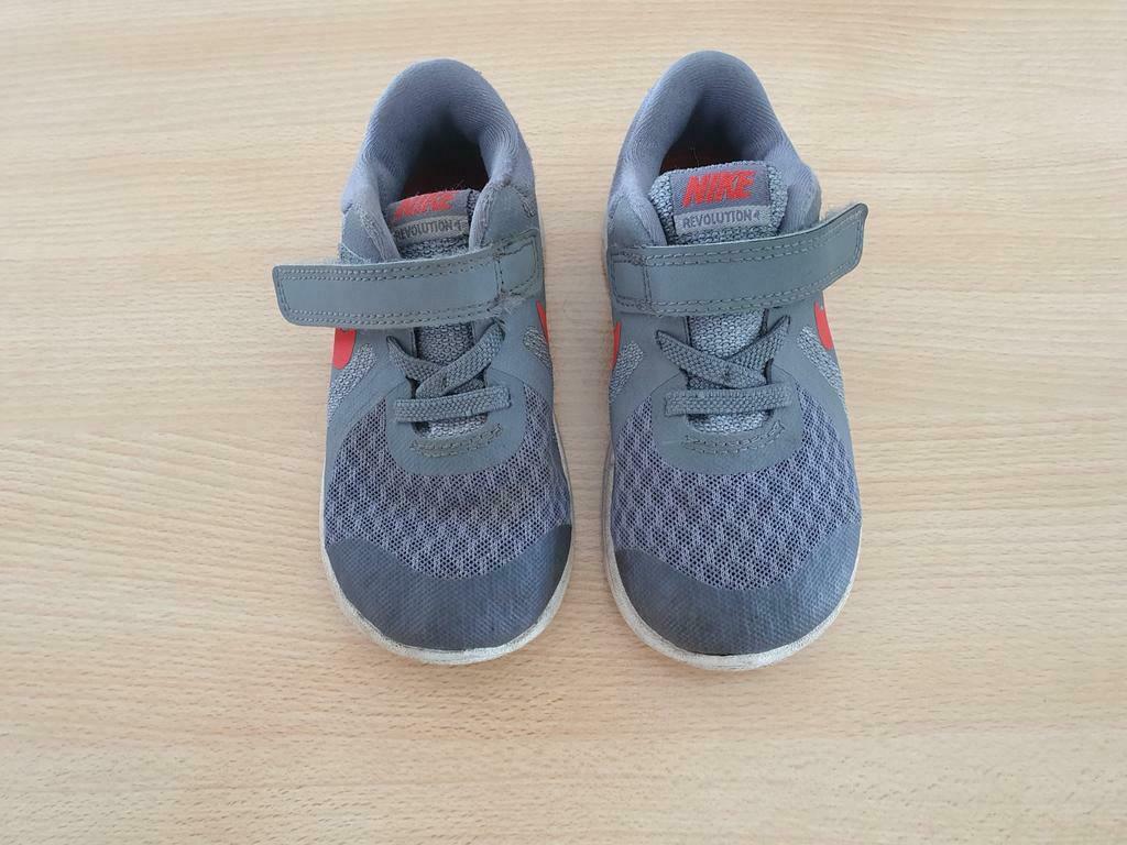 grijze loopschoenen - Nike - maat 25, Ophalen, Jongetje of Meisje, Nike, Gebruikt