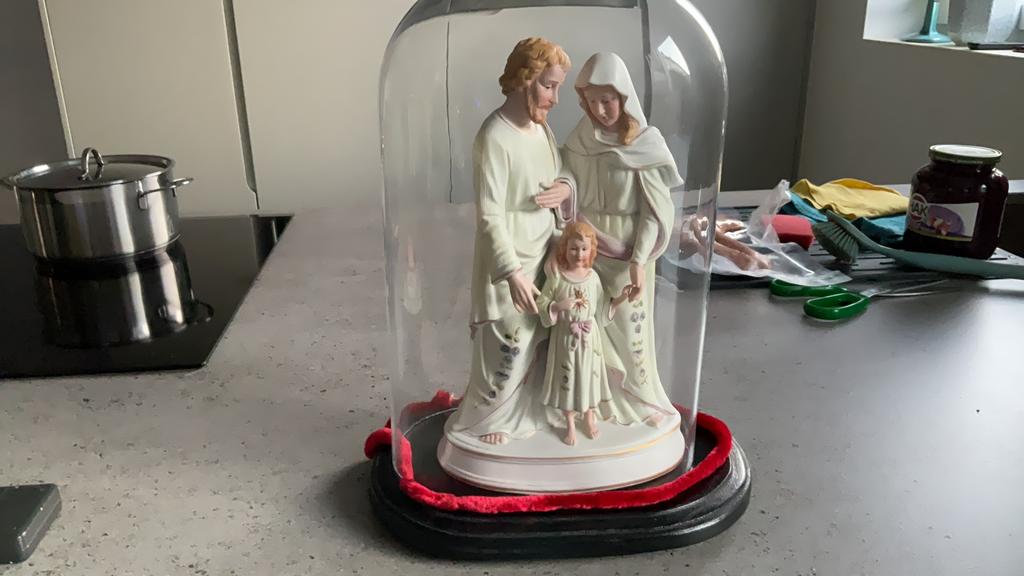 Famille H avec globe., Antiquités & Art, Enlèvement