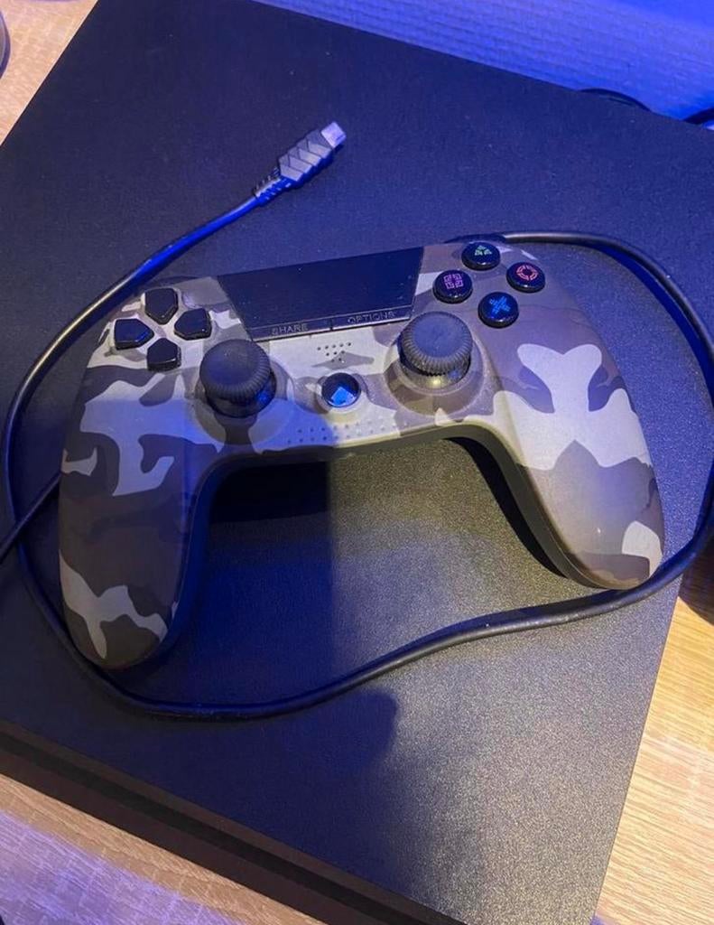 PS4 Slim 1T+ 3 manettes, Avec 1 manette, Enlèvement, Utilisé, 1 TB