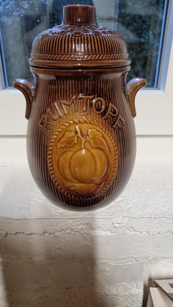 Pot ancien avec couvercle rumtopf, Enlèvement