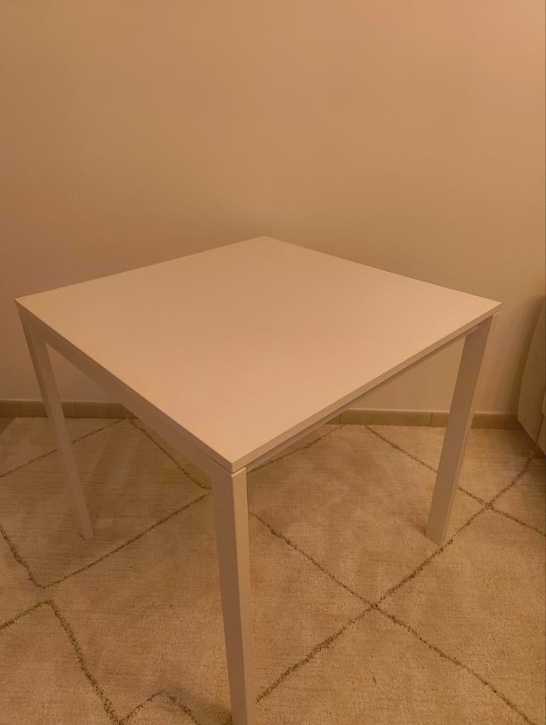 table à manger carrée blanche, Enlèvement