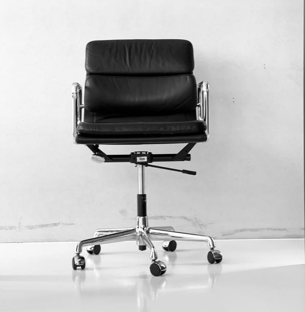 Vitra eames ea 217 chroom zwart leder, Enlèvement, Comme neuf, Noir