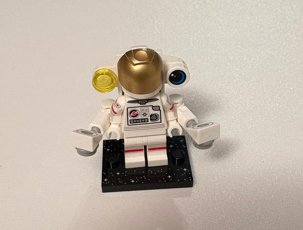 LEGO Spacewalking Astronaut, Series 26 LEGO, Kinderen en Baby's, Ophalen of Verzenden, Zo goed als nieuw, Complete set, Lego