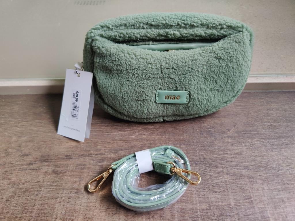 Groen teddy tasje/crossbody merk 'Mae', Handtassen en Accessoires, Tassen | Damestassen, Nieuw, Groen, Ophalen of Verzenden
