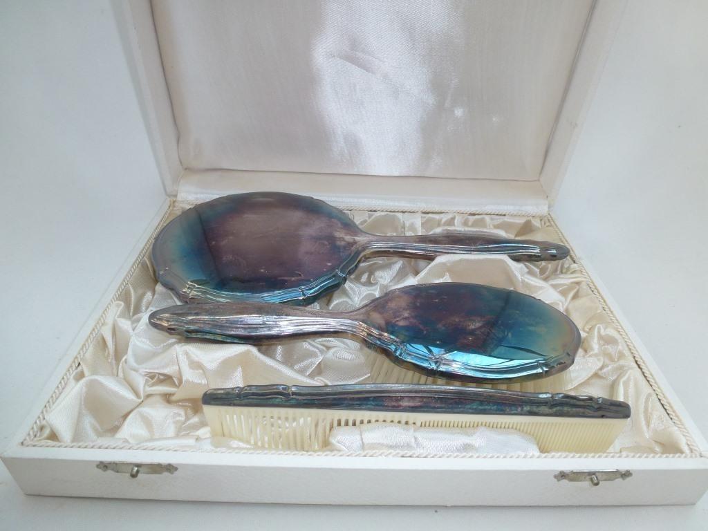 Brosse peigne miroir en boîte années 60 couleur argent, Envoi, Comme neuf, Peigne ou Brosse