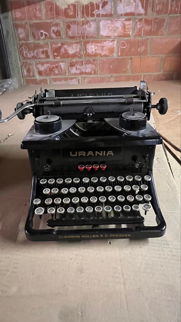 Urania typemachine te koop collectorsitem zeer goede staat, Ophalen, Gebruikt