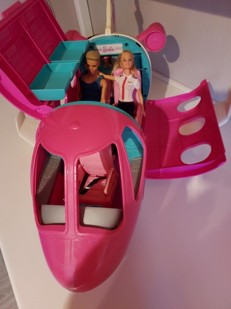 Barbie vliegtuig met 2 barbie poppen perfecte staa, Ophalen of Verzenden, Zo goed als nieuw, Barbie