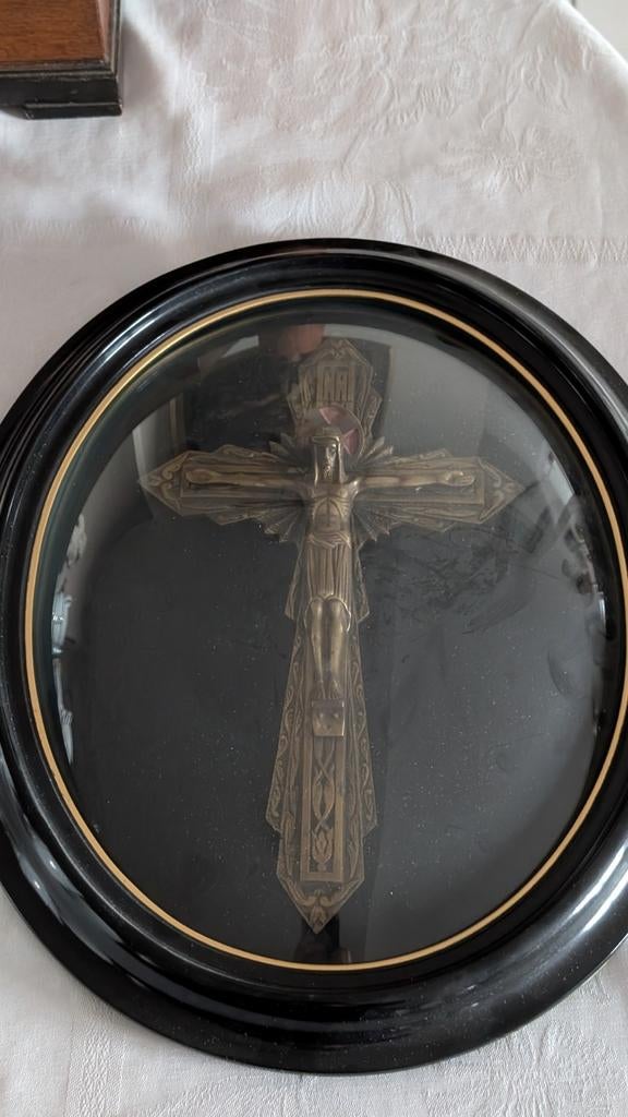 Crucifix ancien, Enlèvement ou Envoi