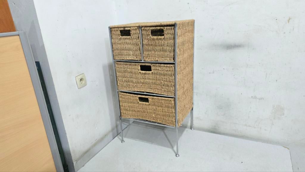 deux très jolies meuble à tiroirs en rotin dimensions :85cm4