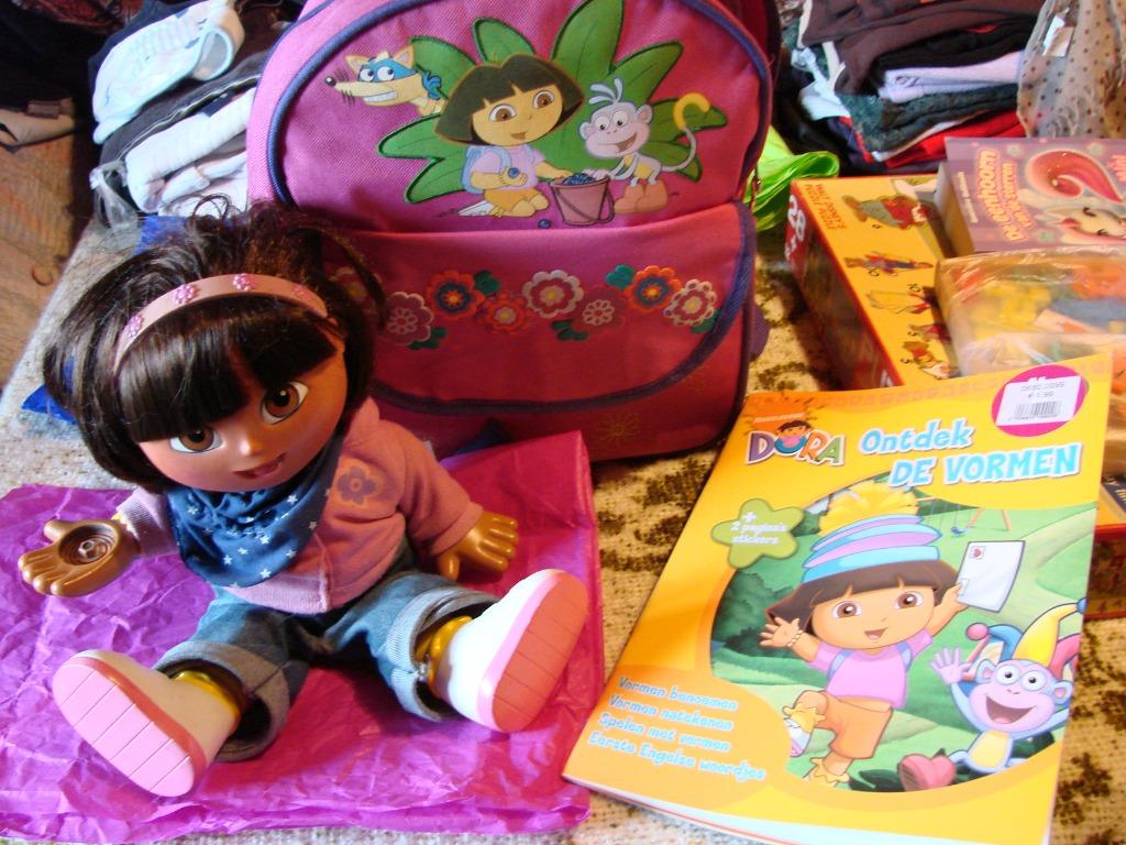 nieuw rugzakje DORA met pop en dora spel en boekje, Kinderen en Baby's, Ophalen, Zo goed als nieuw, Jongen of Meisje