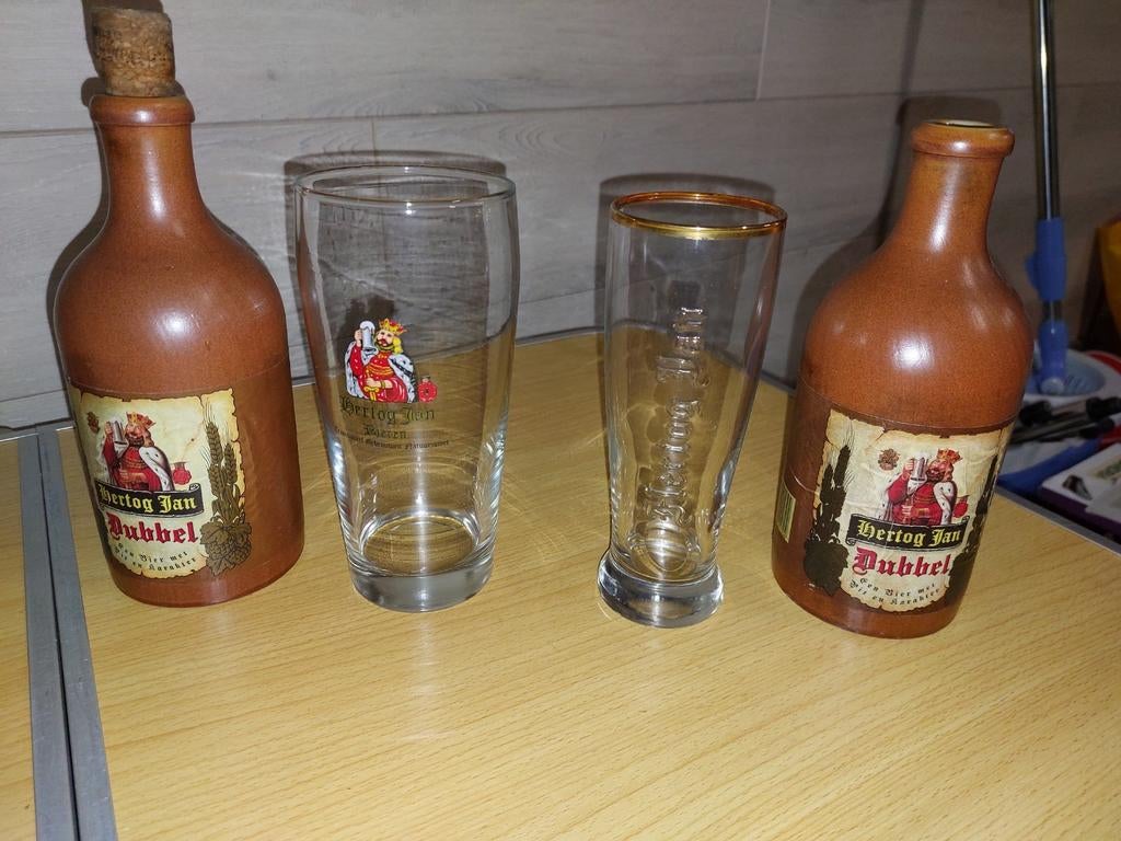 Setje Hertog Jan verzamel glazen en flessen, Ophalen of Verzenden, Zo goed als nieuw, Glas of Glazen, Hertog Jan