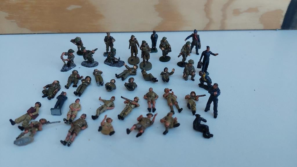 Britten schaal 1/72 - WW2, Hobby en Vrije tijd, Ophalen of Verzenden, Zo goed als nieuw, 1:50 tot 1:144