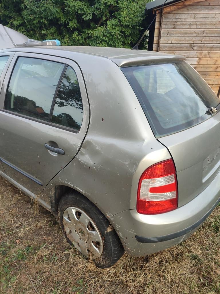 skoda fabia 12i accidenté, Autos, Achat, 5 portes, 5 places, Particulier