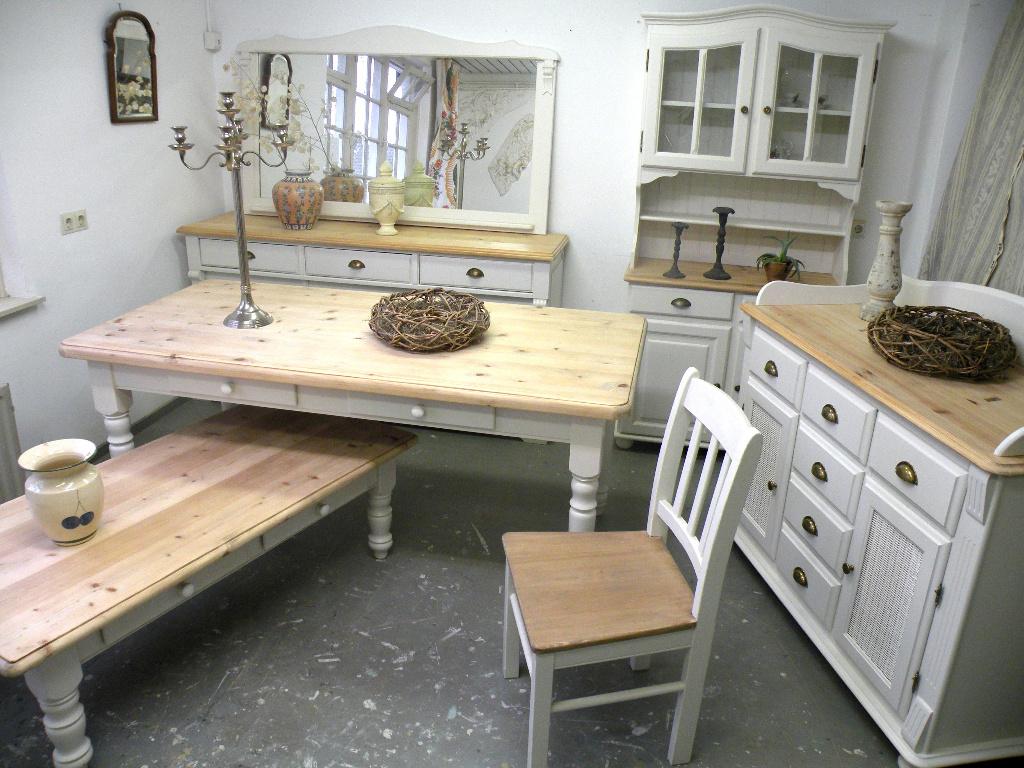 Prachtige witte landelijke sets : tafel dressoir buffetkast, Ophalen, Zo goed als nieuw, Wit zwart landelijk rustiek, 4 tot 6 stoelen