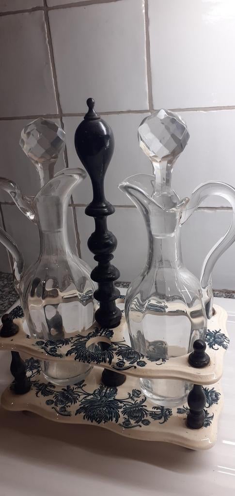 Set d'huile et de vinaigre ancien, Enlèvement