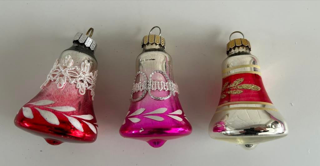 3 klokjes glazen kerstboomhangers, Diversen, Kerst, Ophalen of Verzenden, Zo goed als nieuw