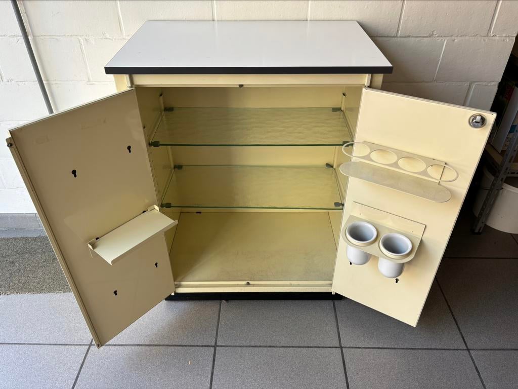 Mid century medische kast Maquet, Ophalen, Zo goed als nieuw