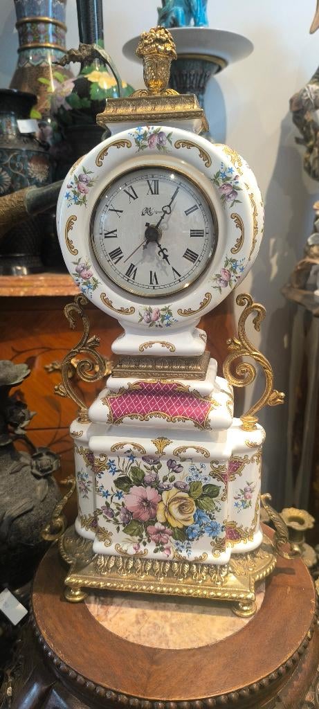 Limoges porselein klok, Enlèvement