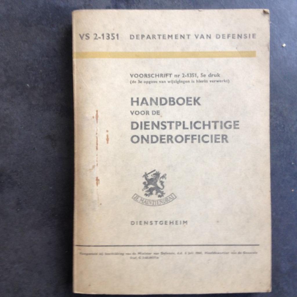 Handboek voor de dienstplichtige onderofficier - Nederland, Collections, Enlèvement ou Envoi, Armée de terre, Livre ou Revue